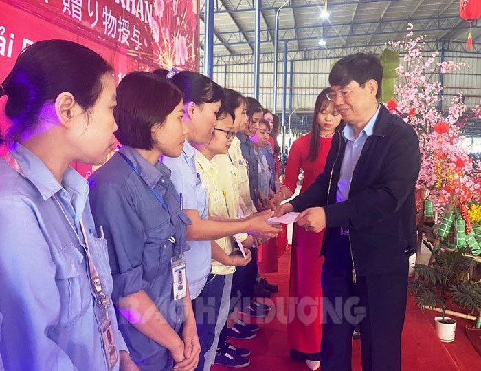 [Video] Công ty TNHH Sumidenso Việt Nam trao 9.800 suất quà Tết cho người lao động